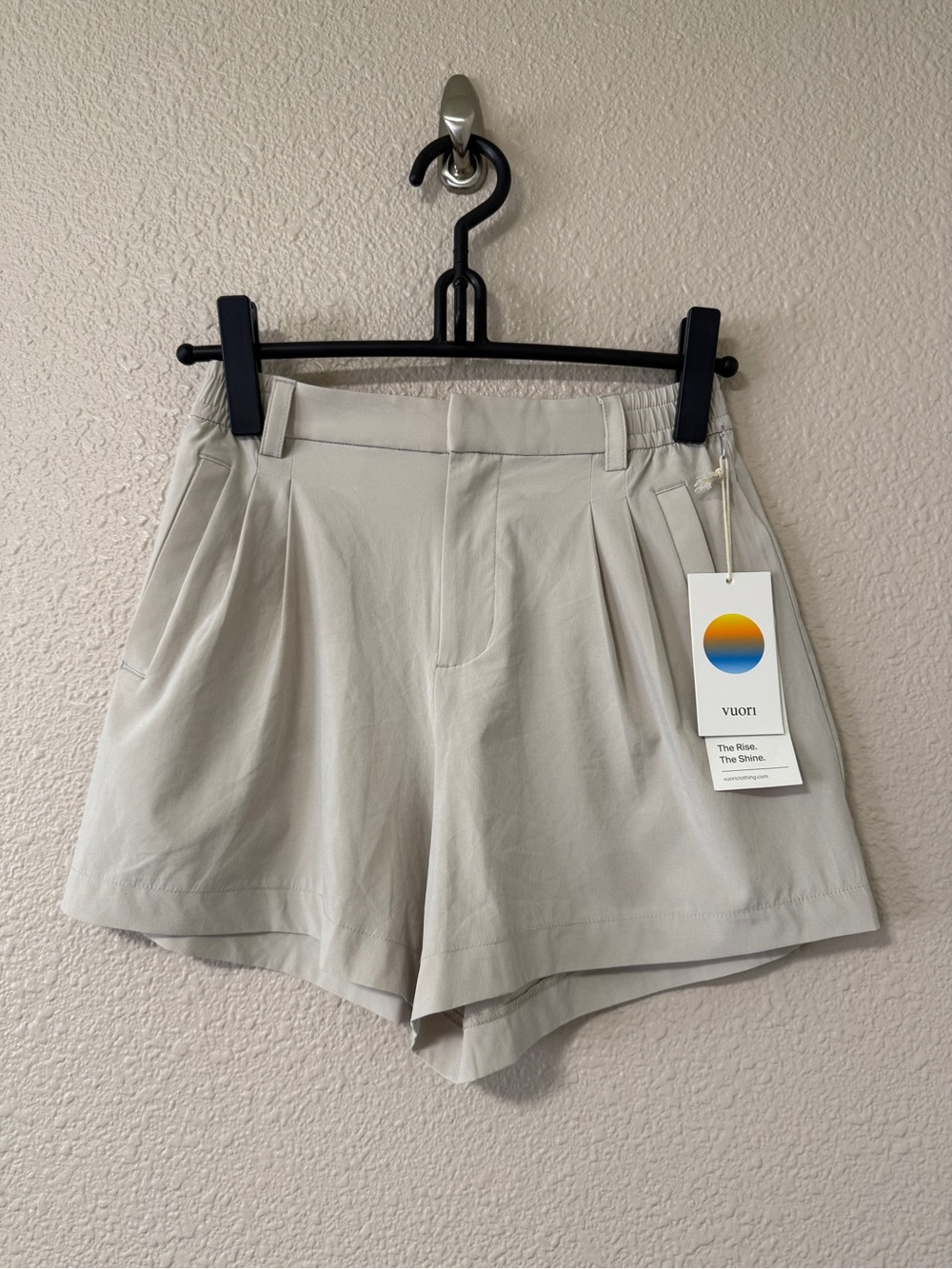 NWT Vuori Villa Trouser Short XS Beige Athleisure Casual Summer High Waist Short - Picture 3 of 9